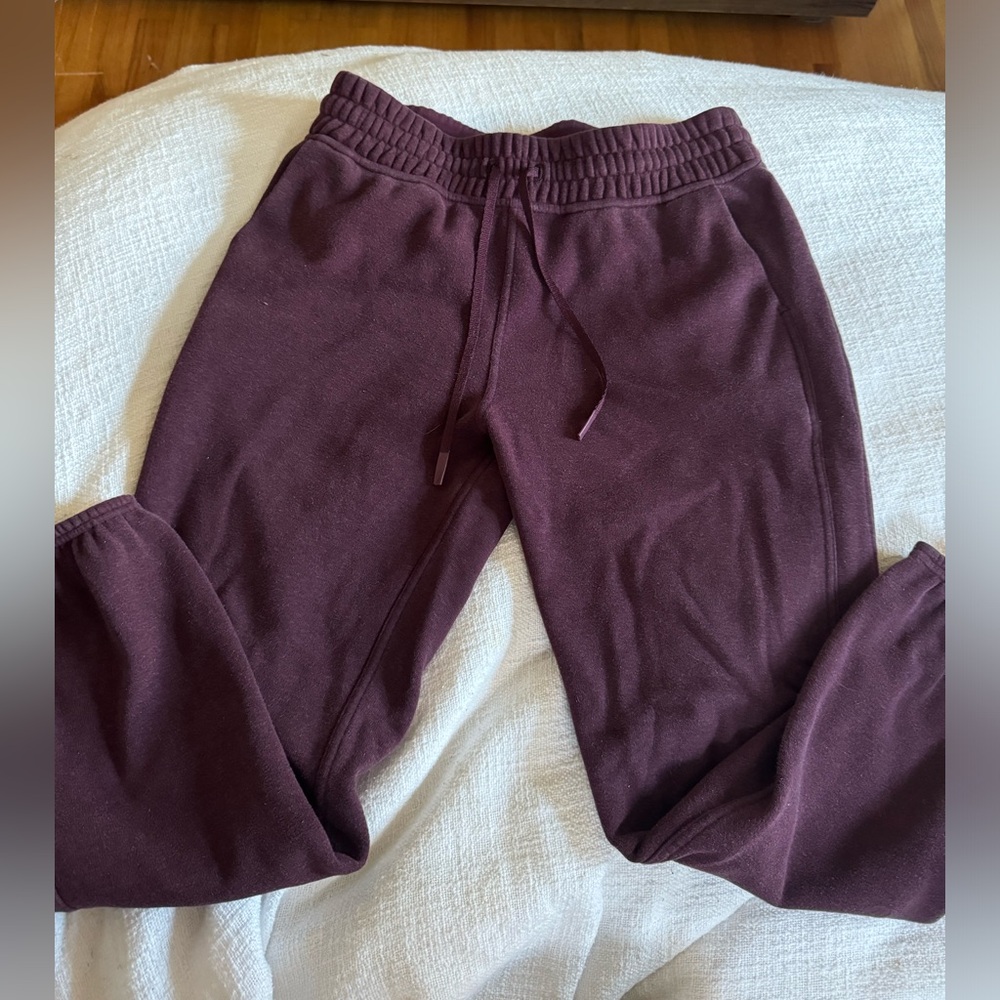 Lululemon sweatpants size 8 GUC